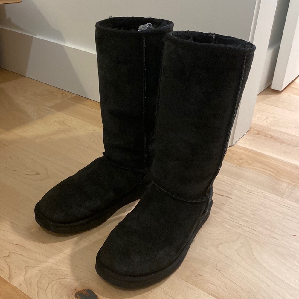 Ugg Women’s Black Tall Fur Boots 7